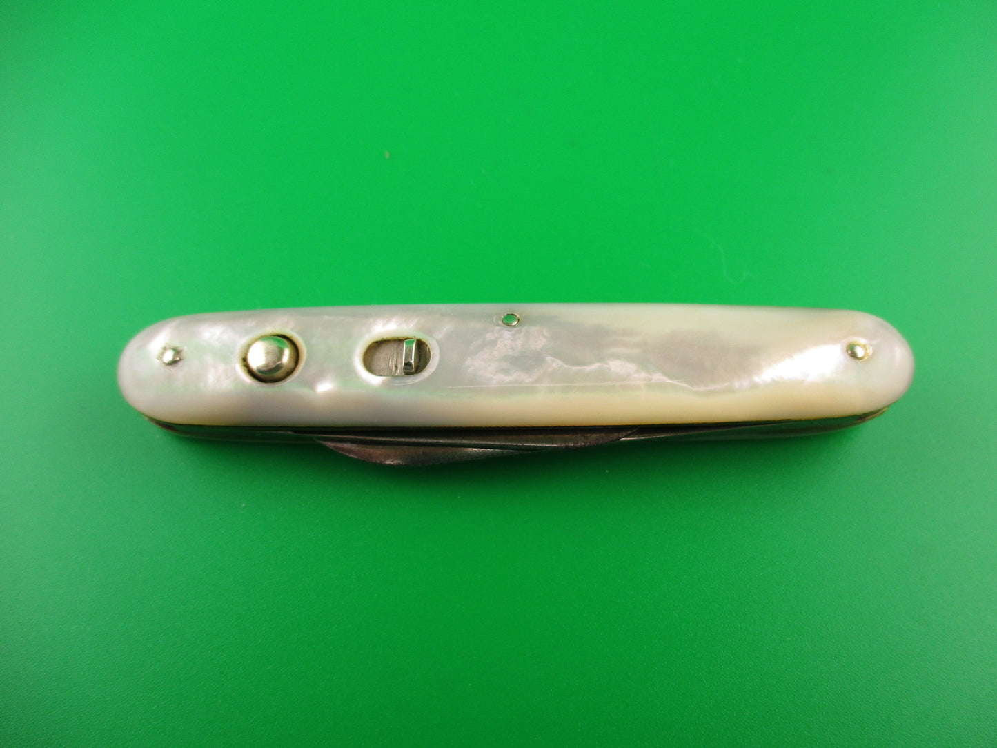 SHAPLEIGH HDW CO DE B19 Medium double MOP switchblade with etch