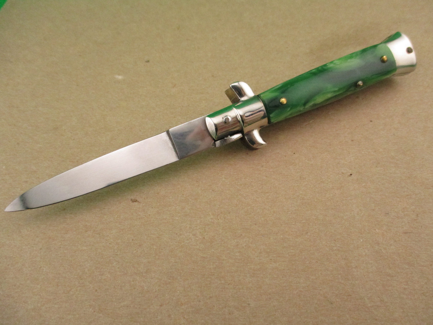 ROSTFREI 14cm Italian Swivel bolster D Stamped Green Swirl automatic knife
