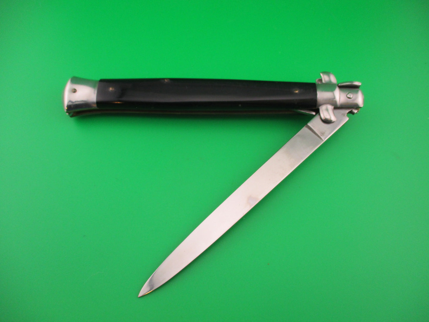 Sterile 33cm Italian Swivel bolster Flat grind automatic knife
