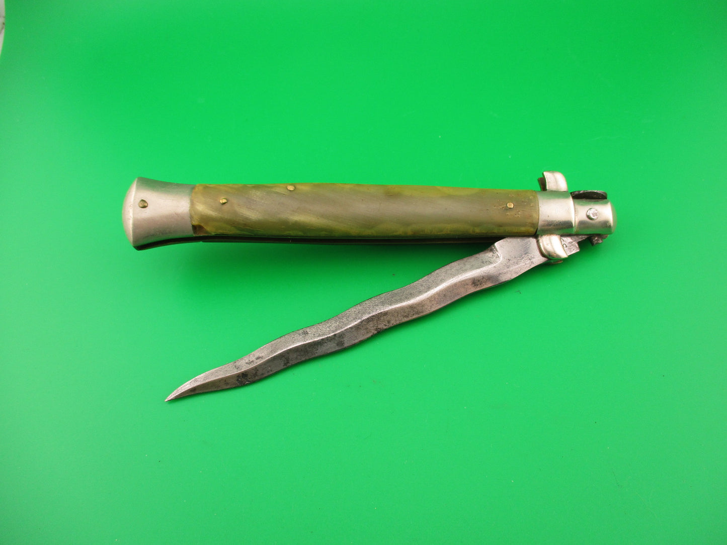 Latama ITALY 28cm Italian Picklock Kris 1950s Cream & Green horn vintage automatic knife