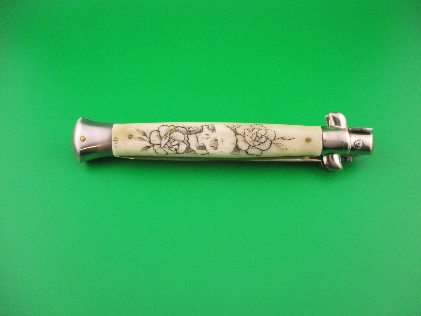 J INOX 28cm Italian Stiletto swivel bolster Scrimshaw Skull & Roses OSK switchblade