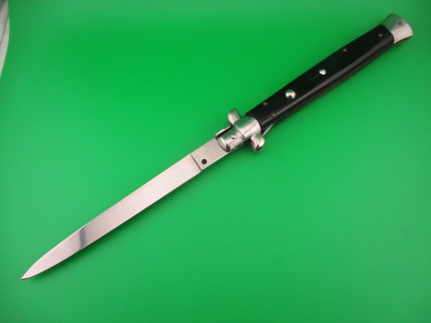 Sterile 33cm Italian Swivel bolster Flat grind automatic knife