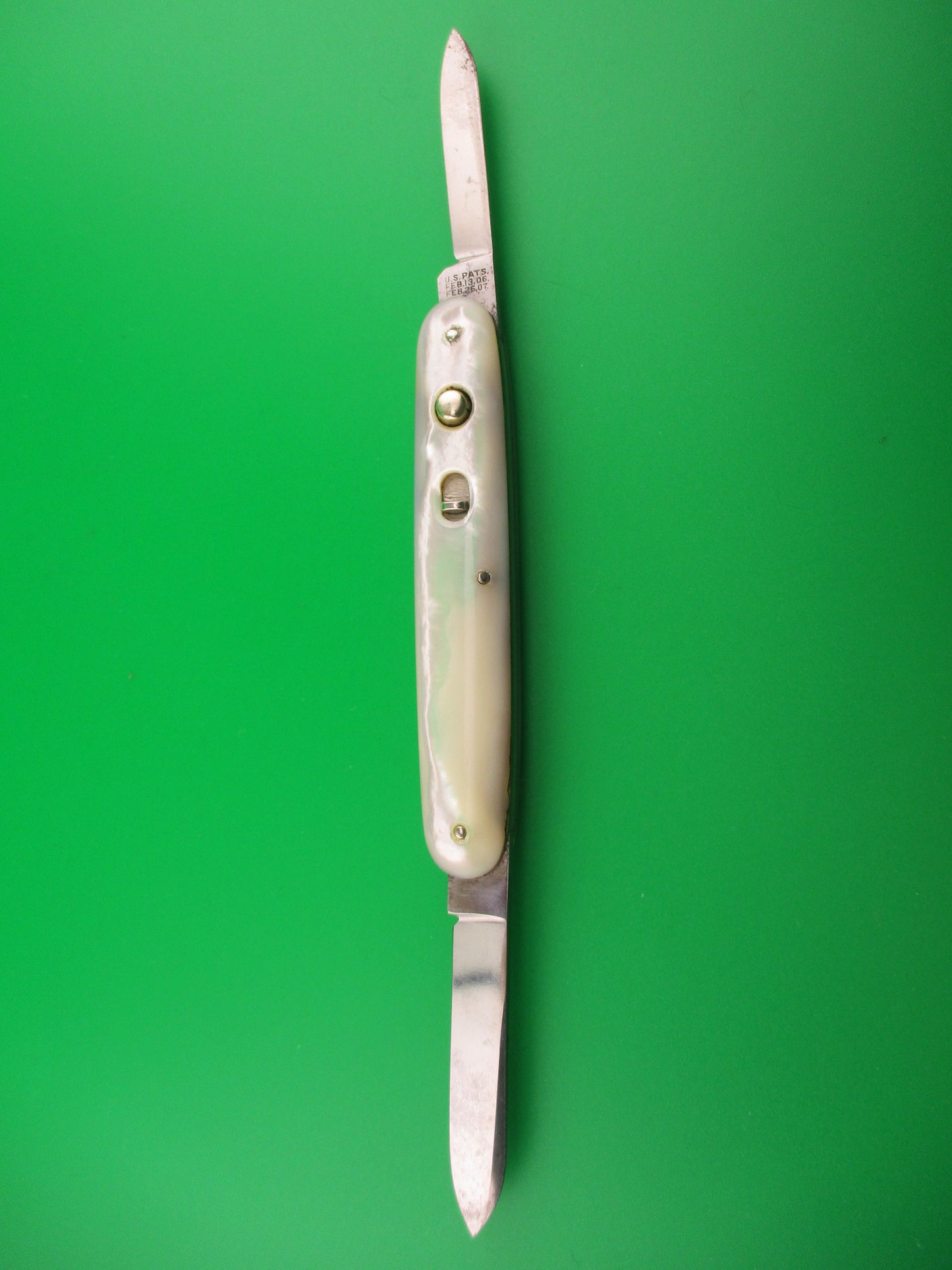 SHAPLEIGH HDW CO DE B19 Medium double MOP switchblade with etch