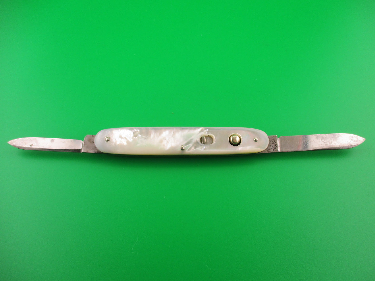 SHAPLEIGH HDW CO DE B19 Medium double MOP switchblade with etch