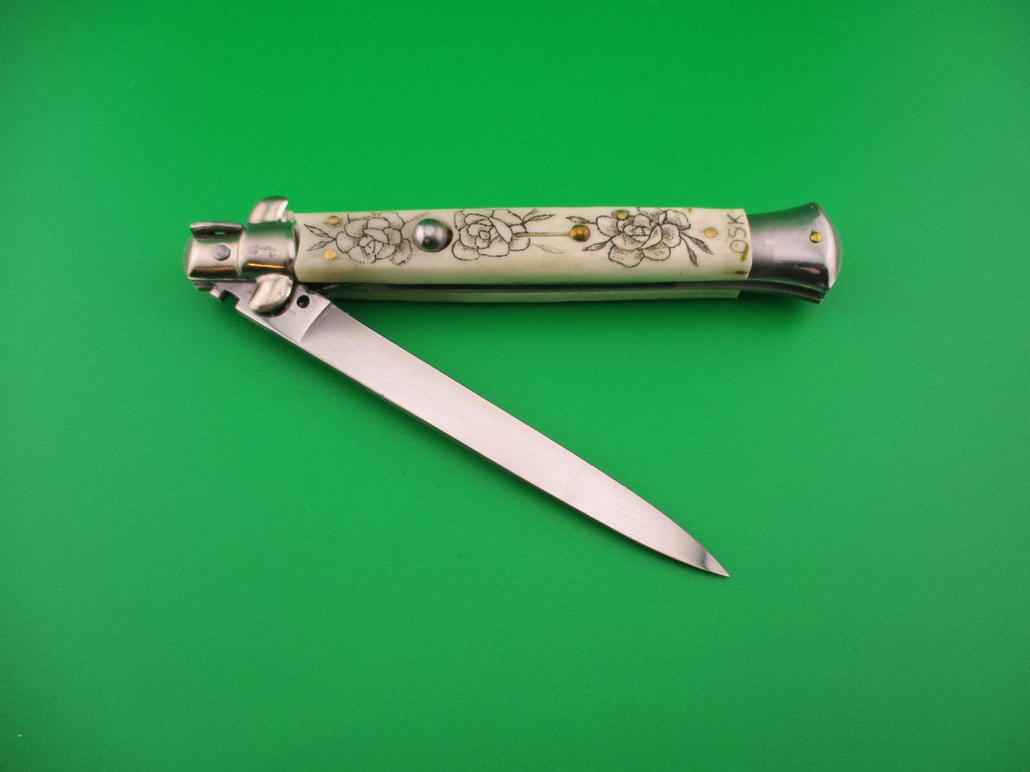 J INOX 28cm Italian Stiletto swivel bolster Scrimshaw Skull & Roses OSK switchblade