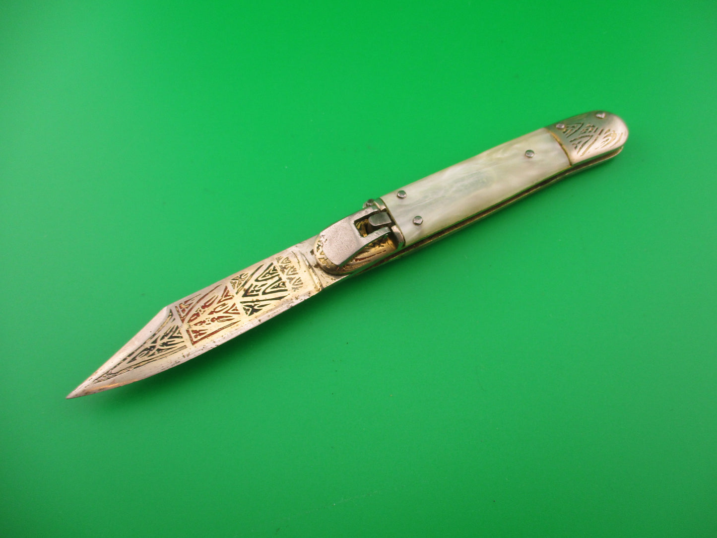 TOLEDO 17cm Spanish Vintage Pearl Lever Tourist automatic knife painted blade