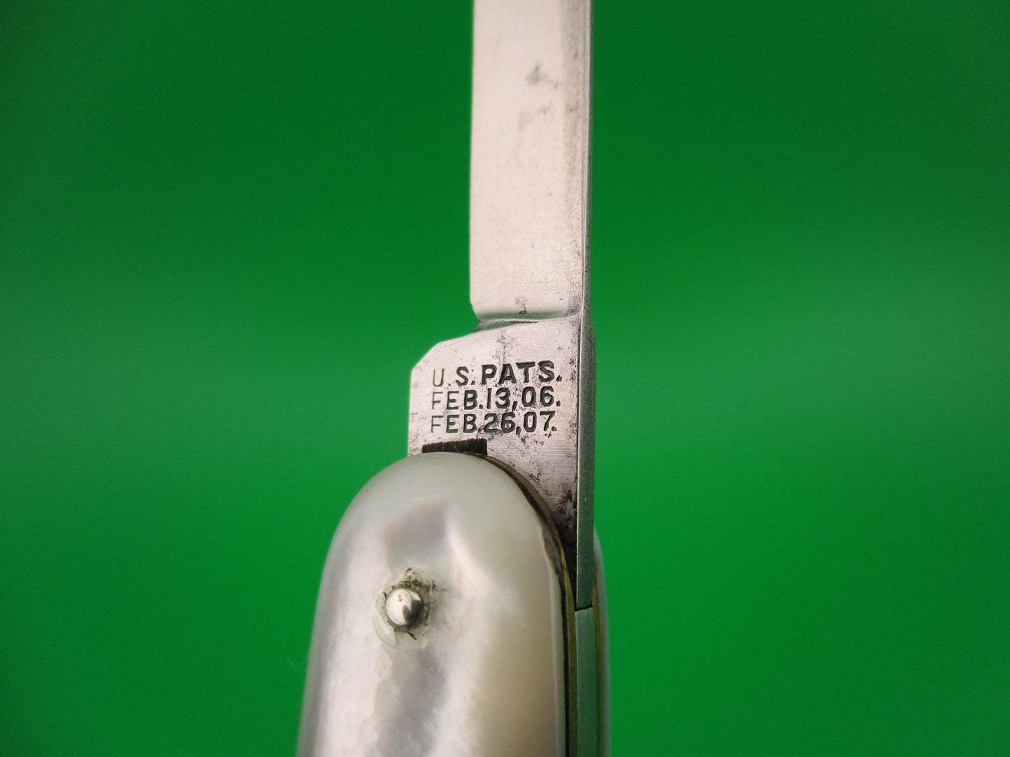 SHAPLEIGH HDW CO DE B19 Medium double MOP switchblade with etch