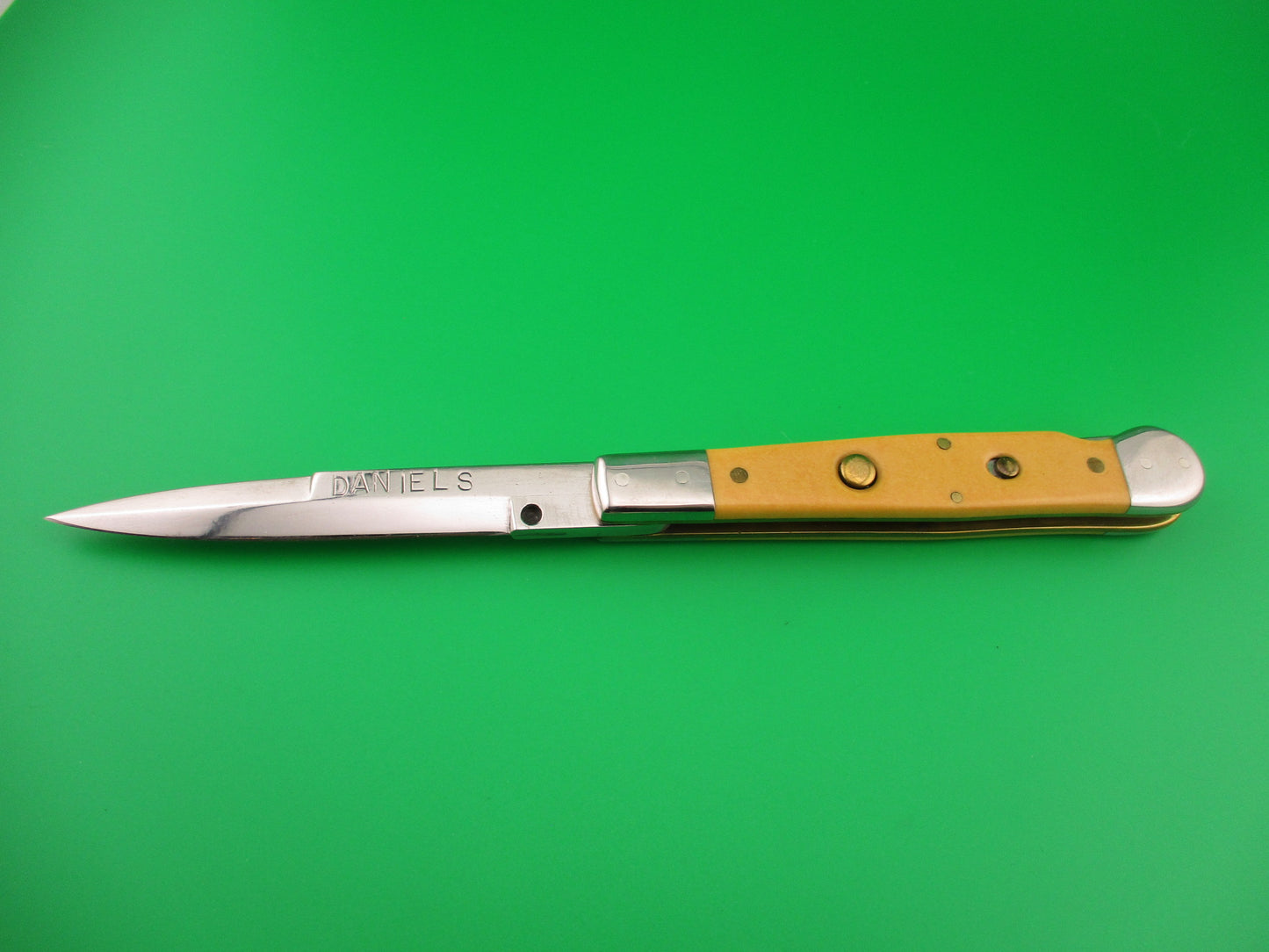 z DANIELS 8 Custom Yellow Lockback Automatic Jack knife