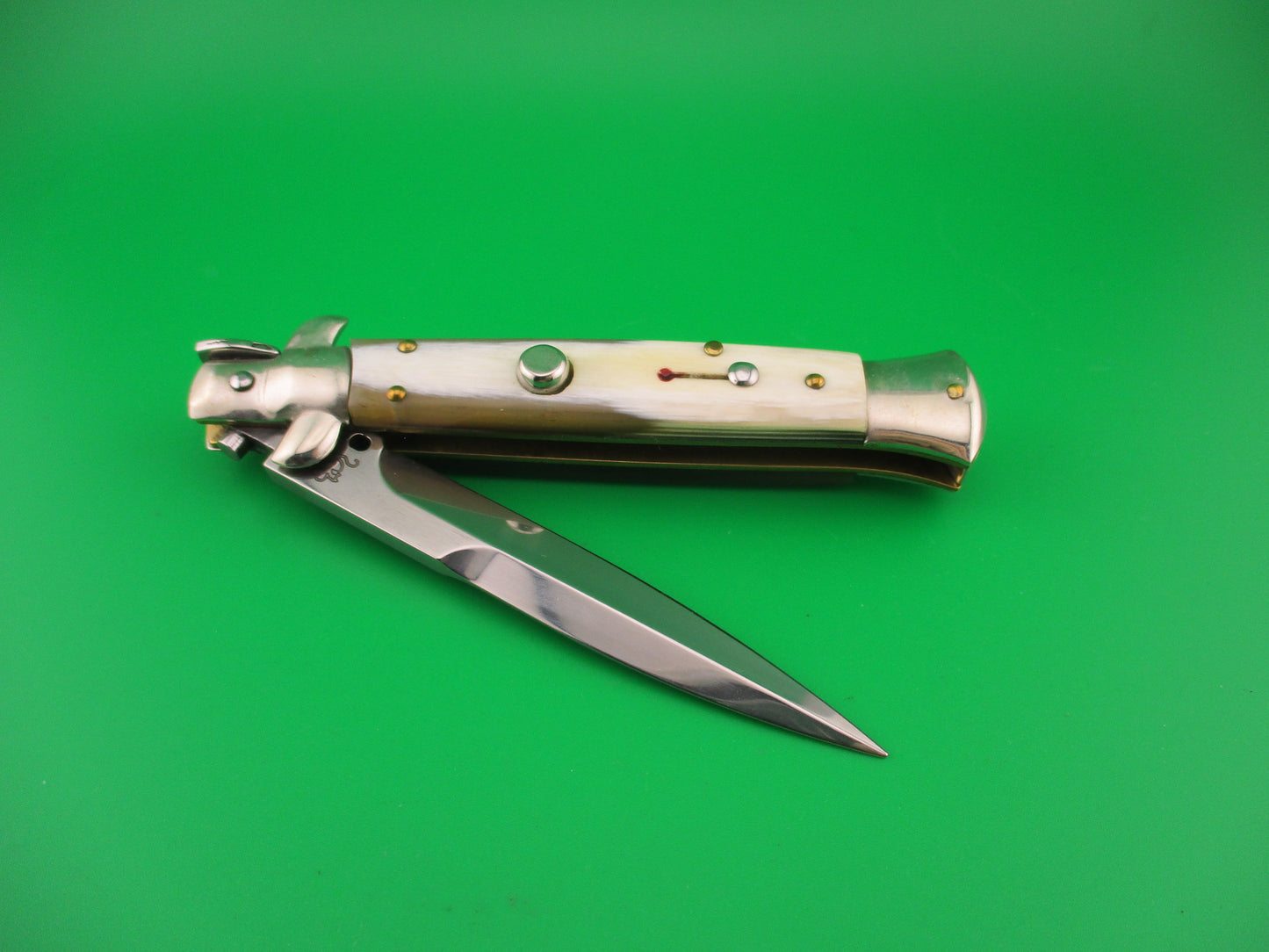 Walt's Latama ITALY (cat stamp) 23cm Italian stiletto Brazilian horn automatic knife