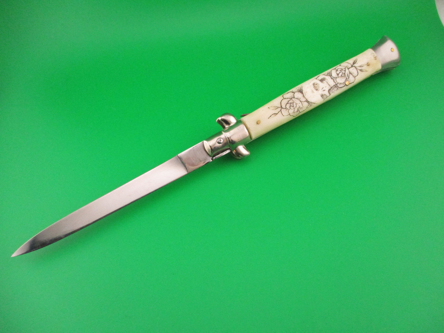 J INOX 28cm Italian Stiletto swivel bolster Scrimshaw Skull & Roses OSK switchblade
