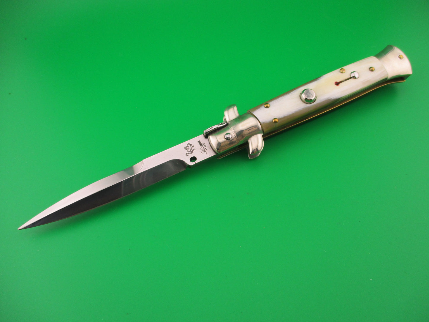 Walt's Latama ITALY (cat stamp) 23cm Italian stiletto Brazilian horn automatic knife