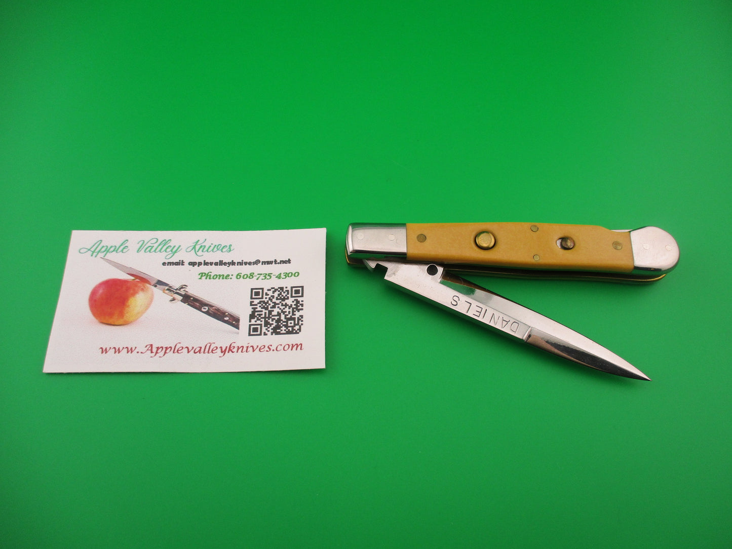 z DANIELS 8 Custom Yellow Lockback Automatic Jack knife