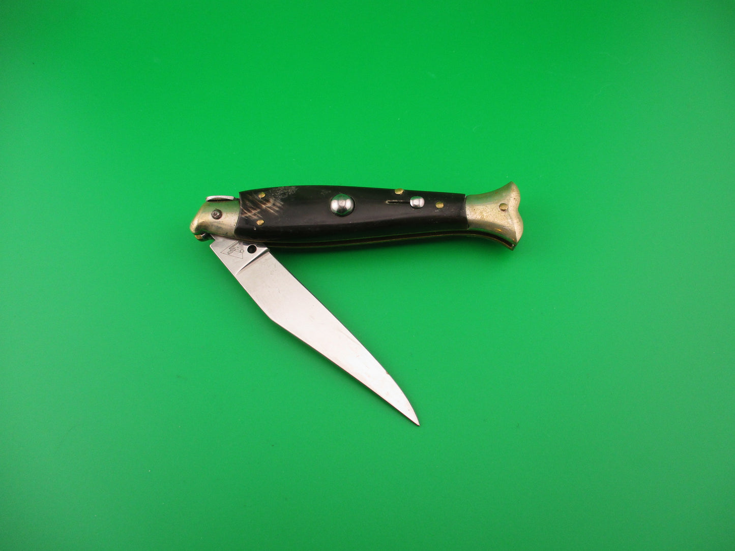 AKC 20cm Italian Picklock Fishtail Dark horn automatic knife