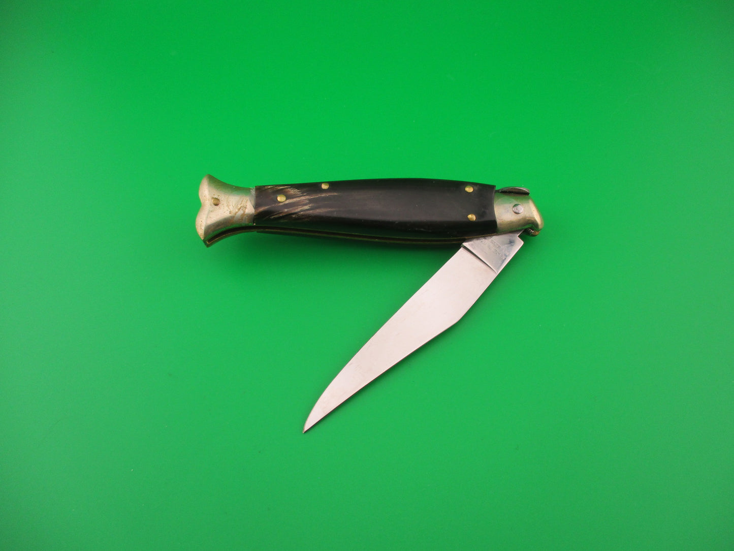 AKC 20cm Italian Picklock Fishtail Dark horn automatic knife