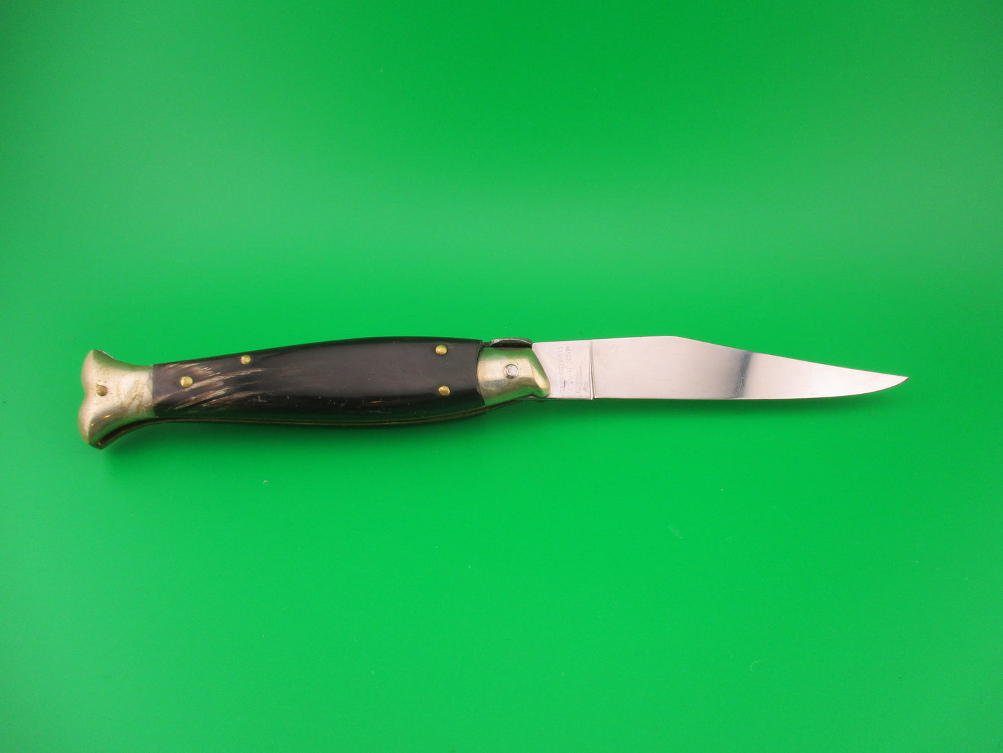 AKC 20cm Italian Picklock Fishtail Dark horn automatic knife