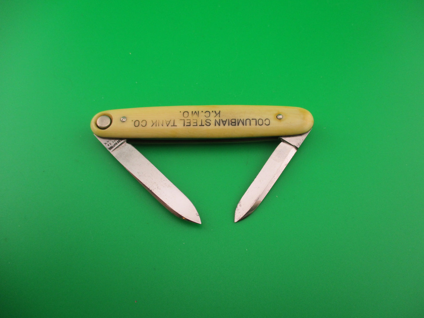 Press Button Knife Co Medium double Ivory cell Columbian Steel Tanks switchblade