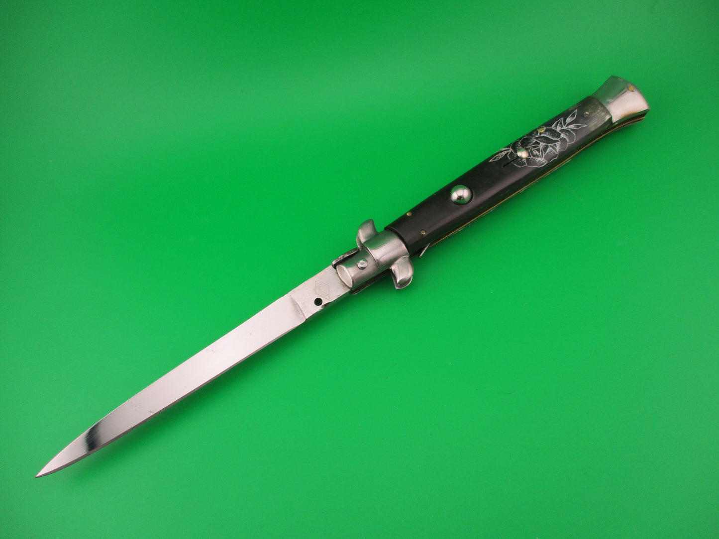 INOX Diamond 28cm Italian Stiletto Skull & Roses Black Scrimshaw automatic knife