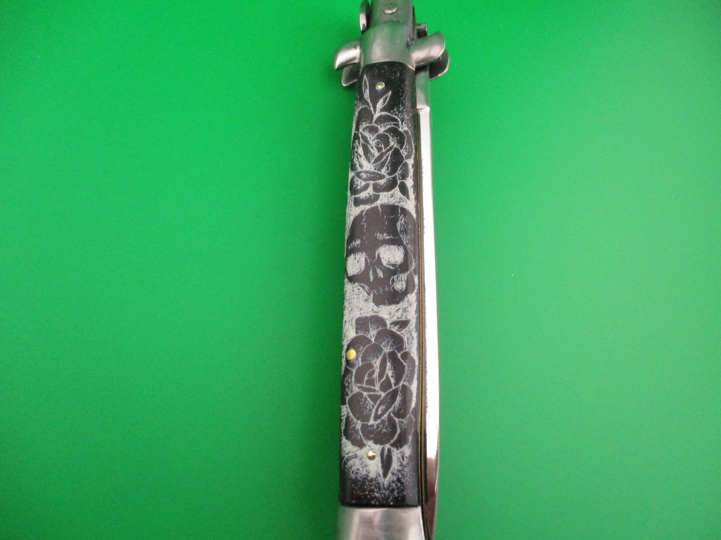 INOX Diamond 28cm Italian Stiletto Skull & Roses Black Scrimshaw automatic knife