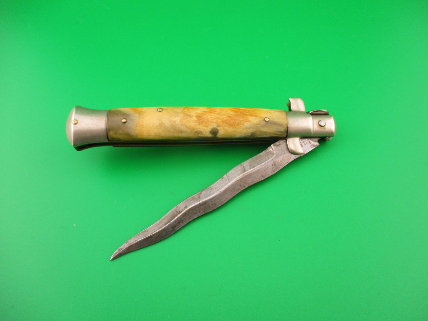 Latama ITALY 23cm Italian Picklock KRIS Yellow horn 1950s vintage automatic knife