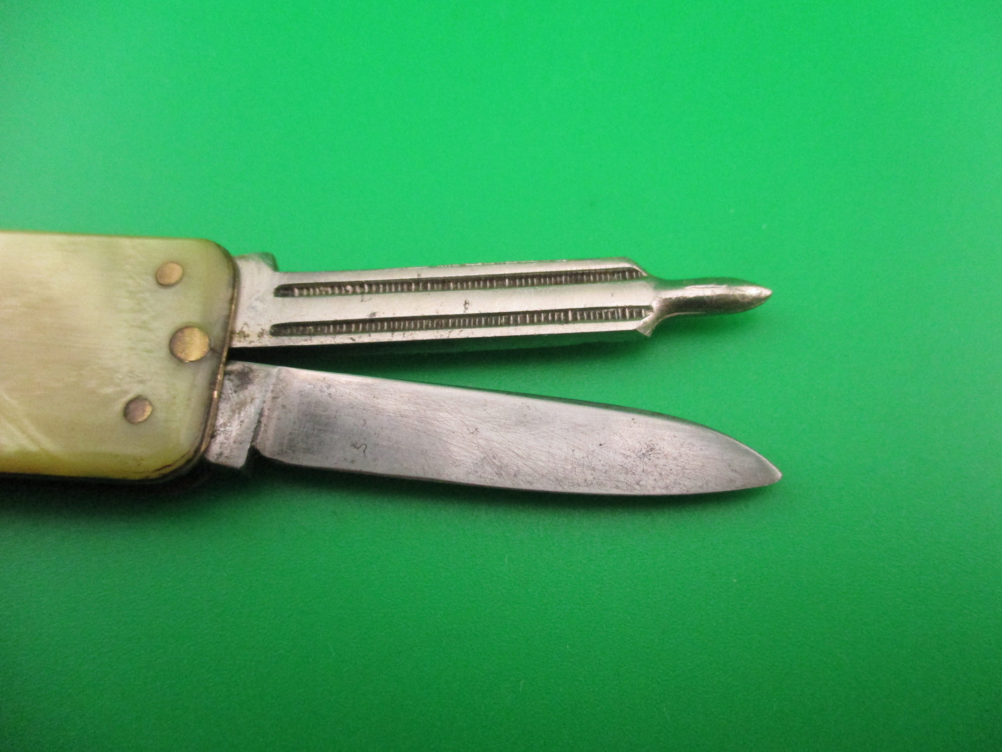 Vintage 10cm German Lobster 2 blade Chateau Laurier Hotel automatic knife