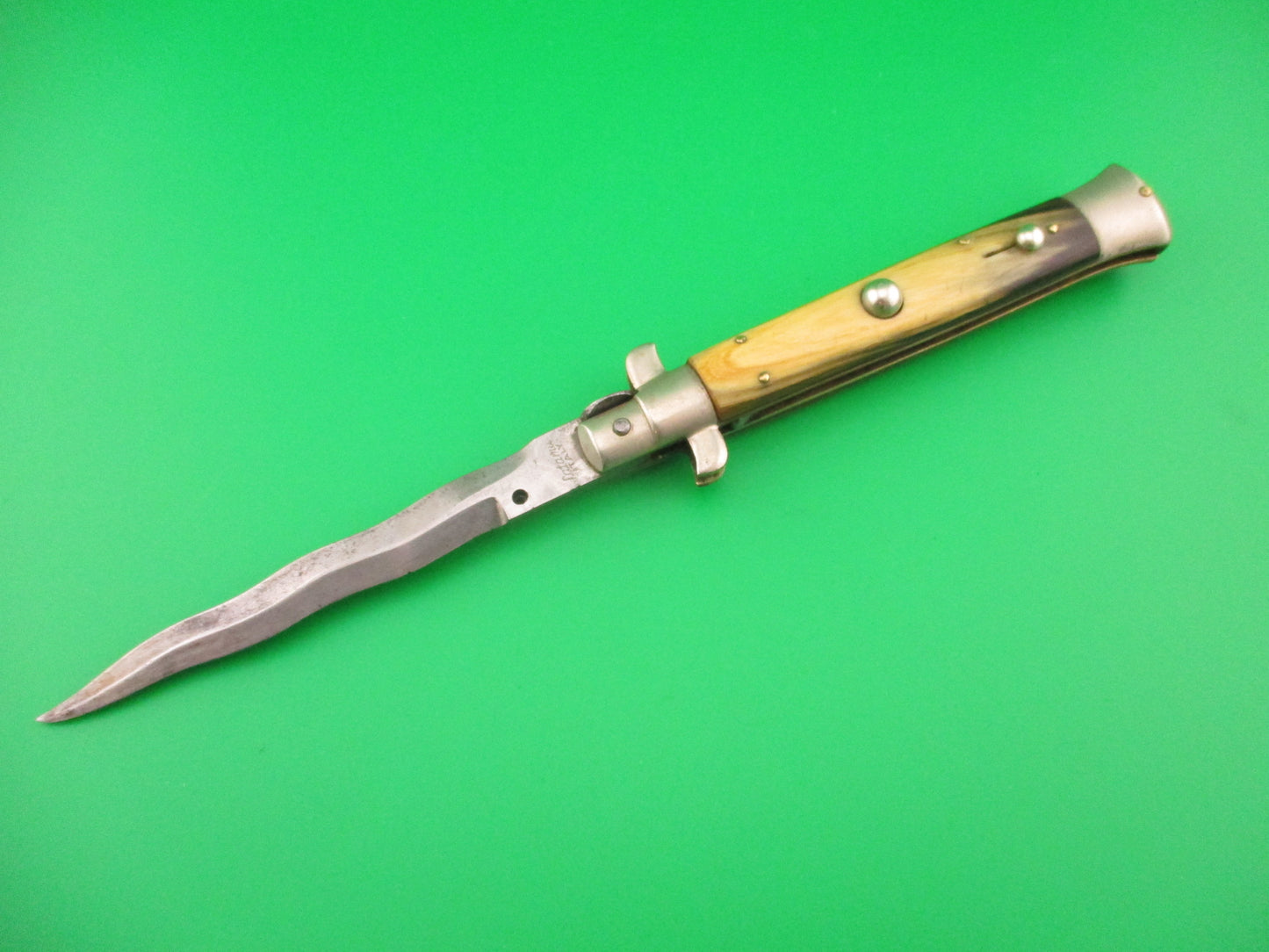 Latama ITALY 23cm Italian Picklock KRIS Yellow horn 1950s vintage automatic knife