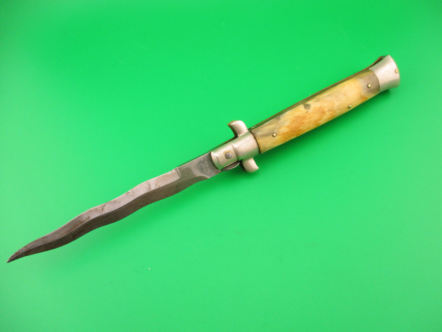 Latama ITALY 23cm Italian Picklock KRIS Yellow horn 1950s vintage automatic knife