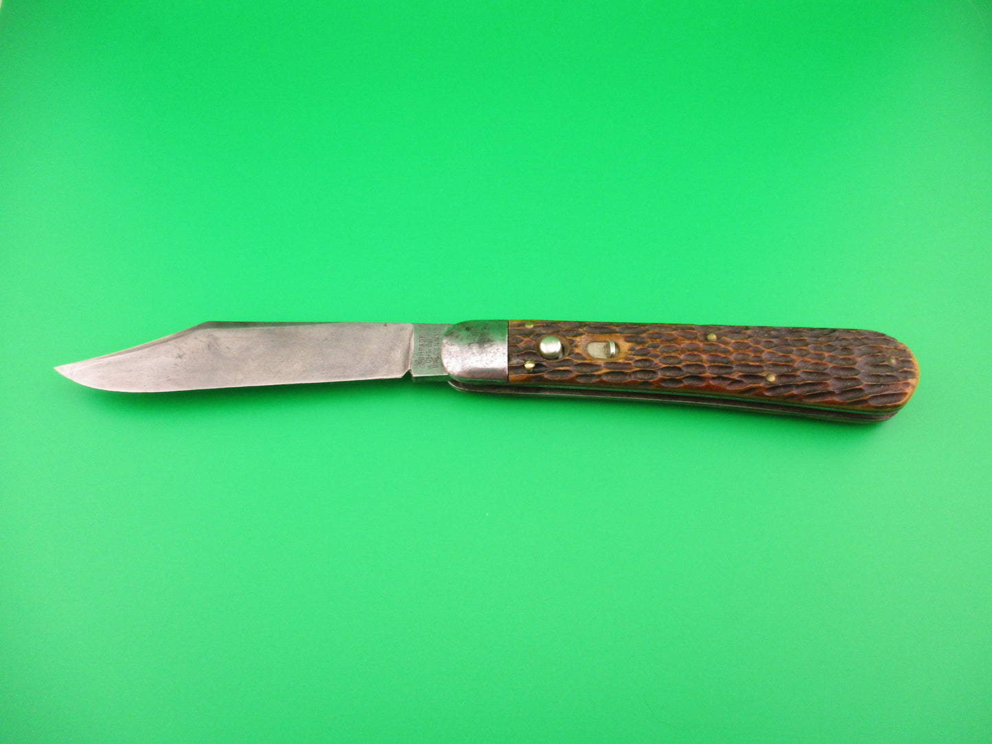 SCHRADE CUT CO Hunter 1543 3/4 Jigged Bone switchblade knife