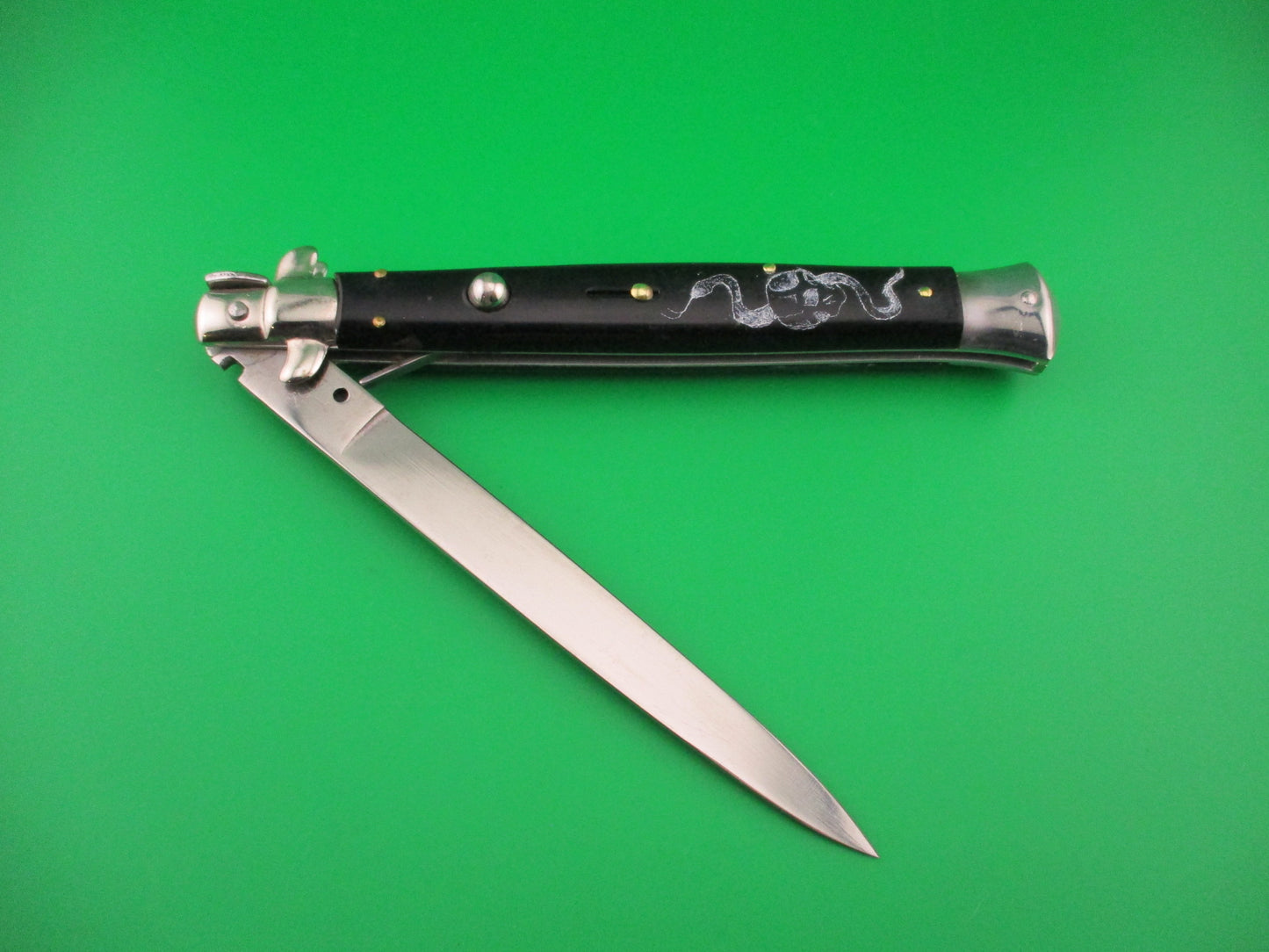J INOX 33cm Italian Stiletto Snakes & Skull Black Scrimshaw vintage automatic knife