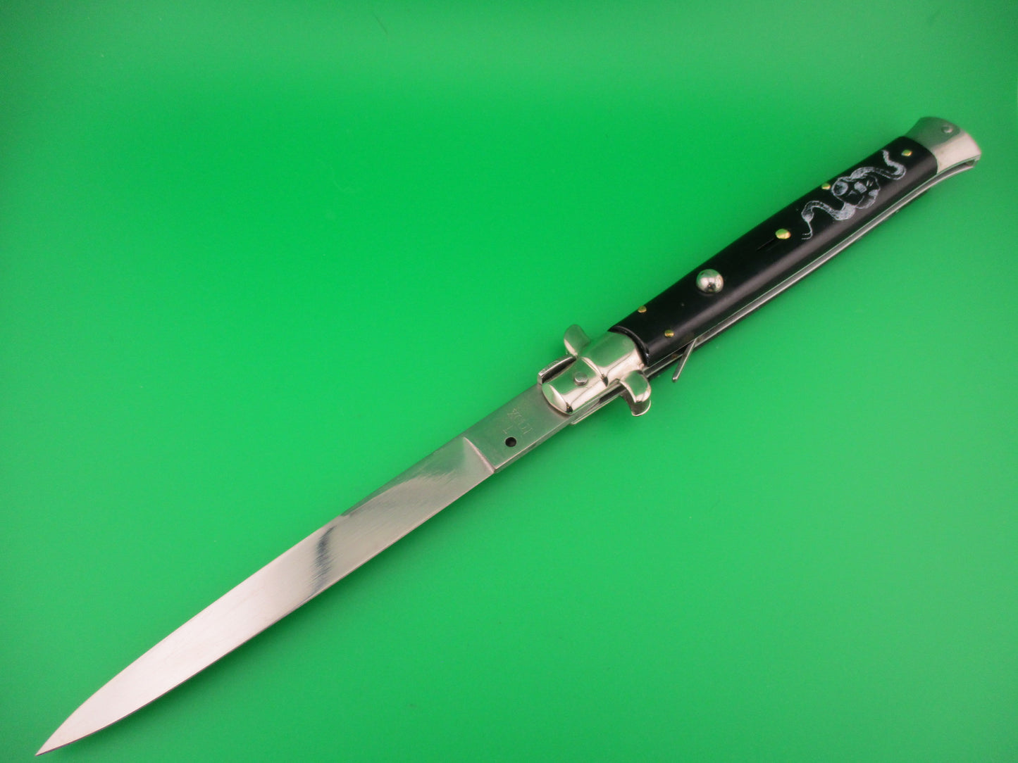 J INOX 33cm Italian Stiletto Snakes & Skull Black Scrimshaw vintage automatic knife