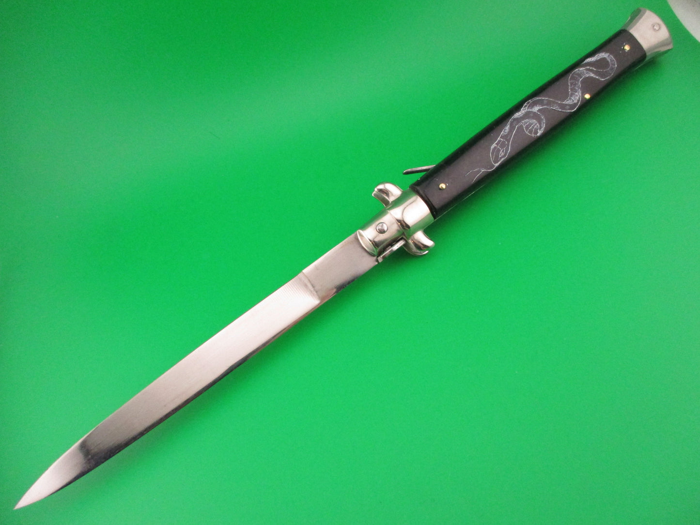 J INOX 33cm Italian Stiletto Snakes & Skull Black Scrimshaw vintage automatic knife