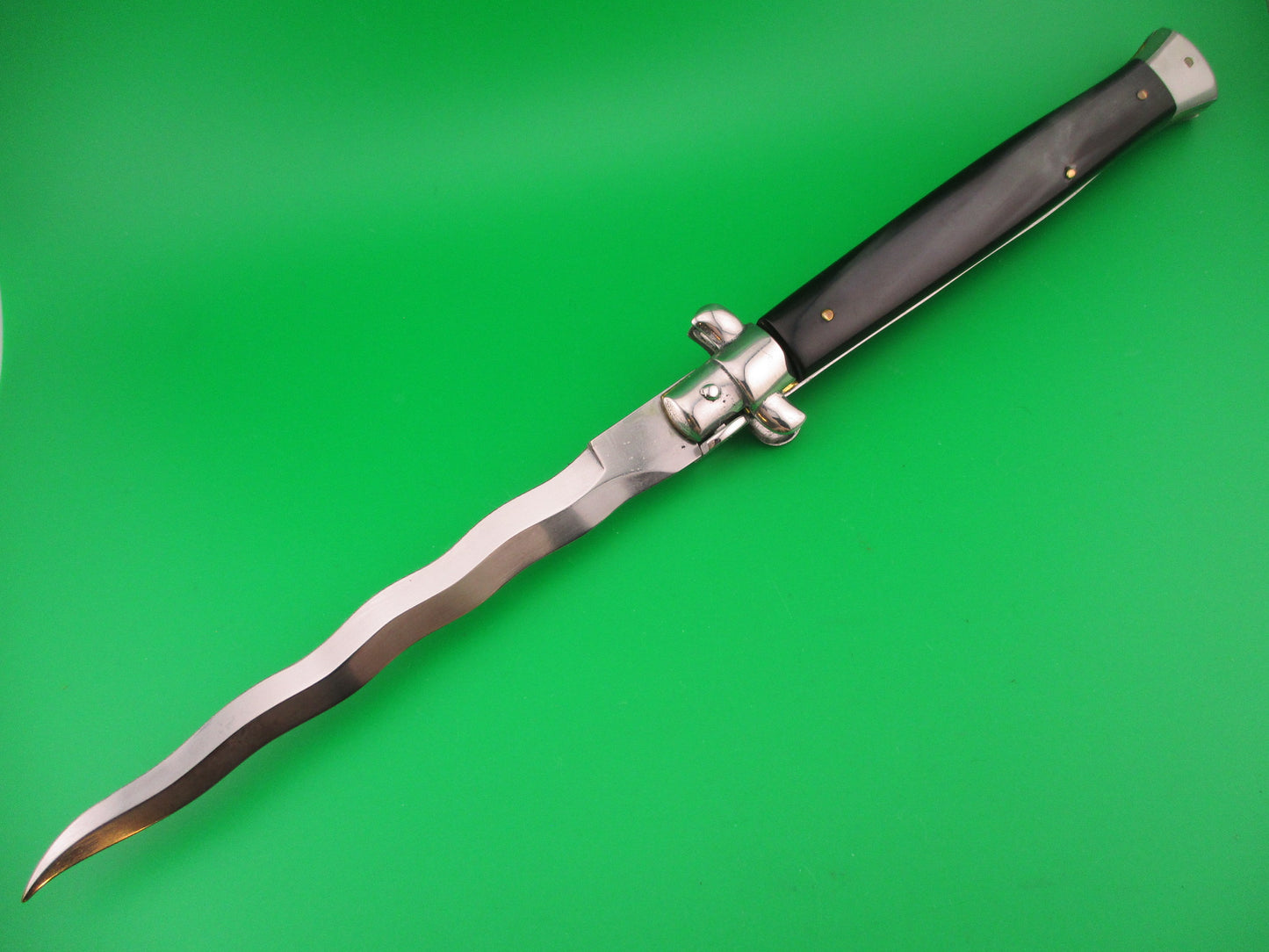 OSK MADE IN ITALY 33cm Italian KRIS swivel bolster Brazilian horn switchblade knife
