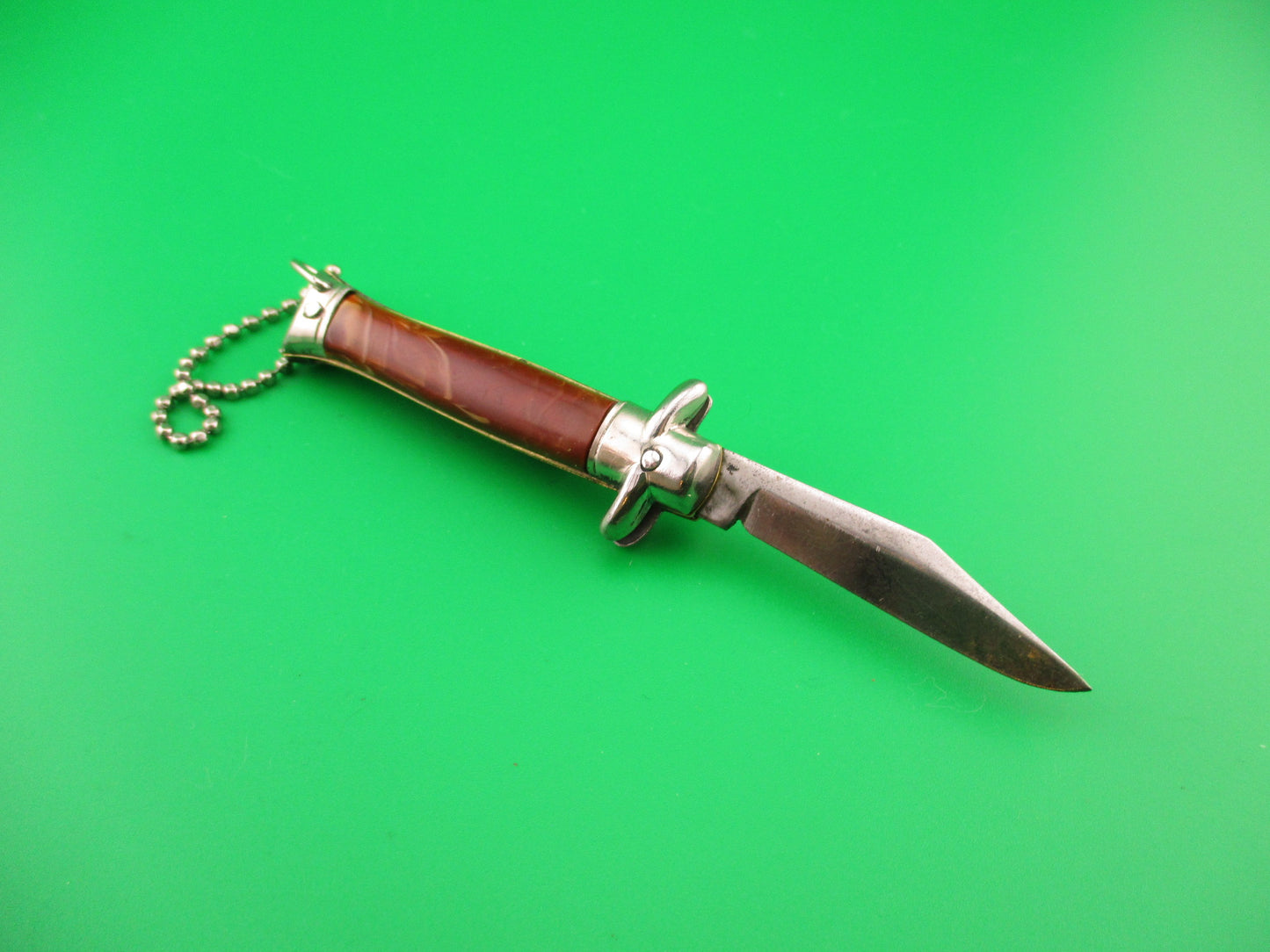 Colonial Snappy Vintage 4th Gen 1950s Rootbeer bowtie keychain switchblade knife