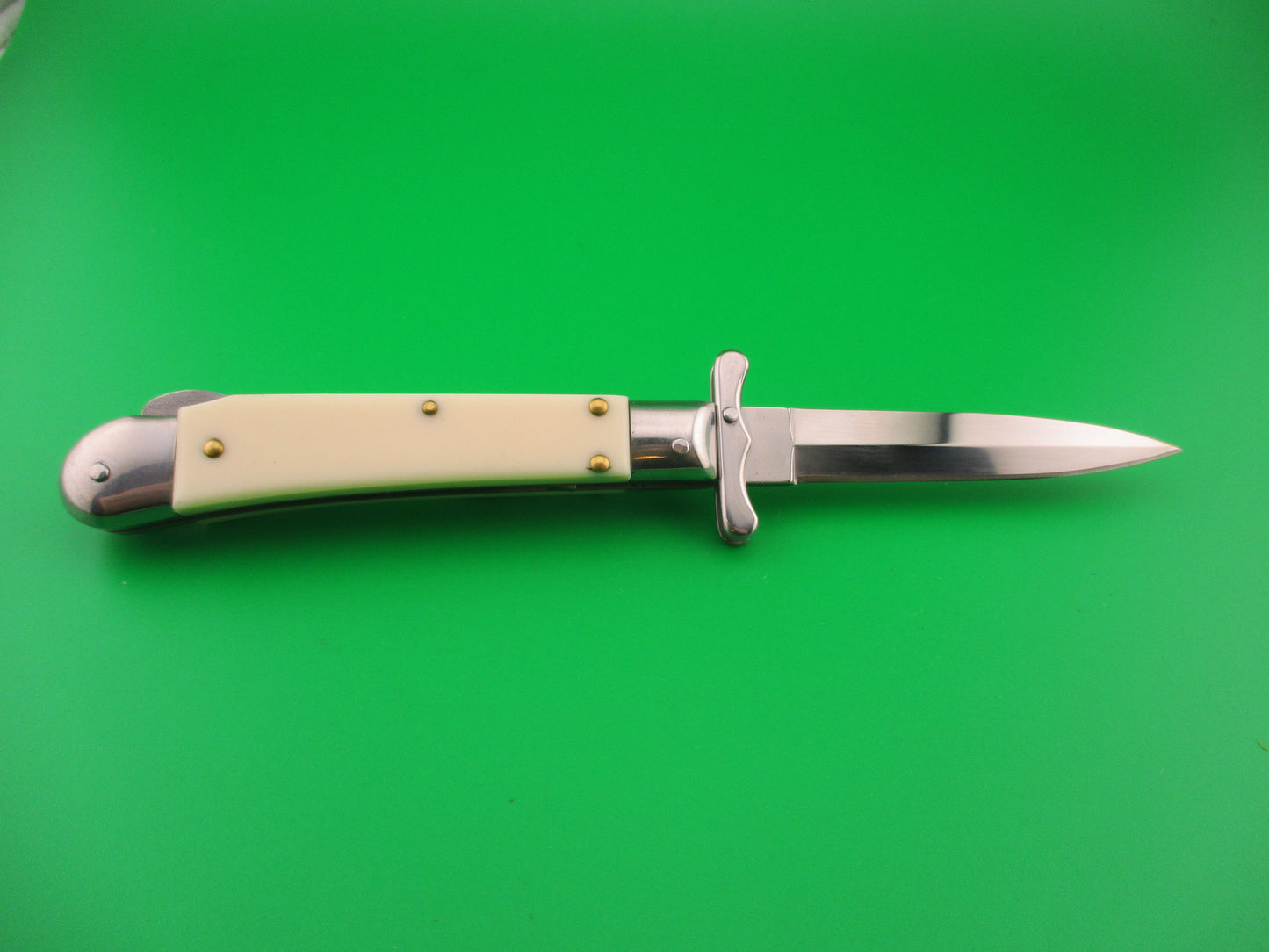 AKC World 19cm Italian Style Medici Ivory Swing guard automatic knife new in box