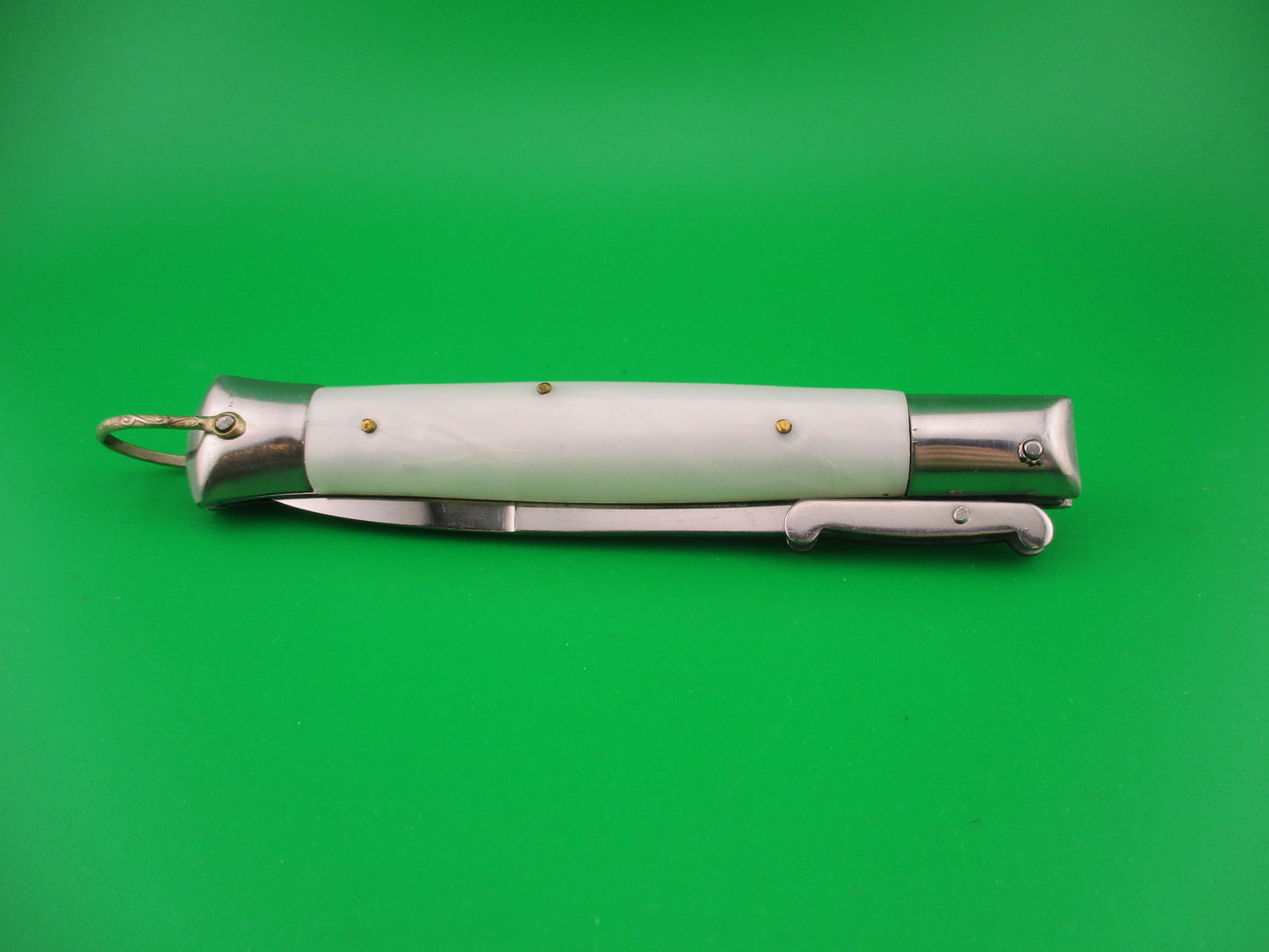 Unusual ESTILETO MILANO RIZZUTO 22cm Japanese Swing Guard White switchblade