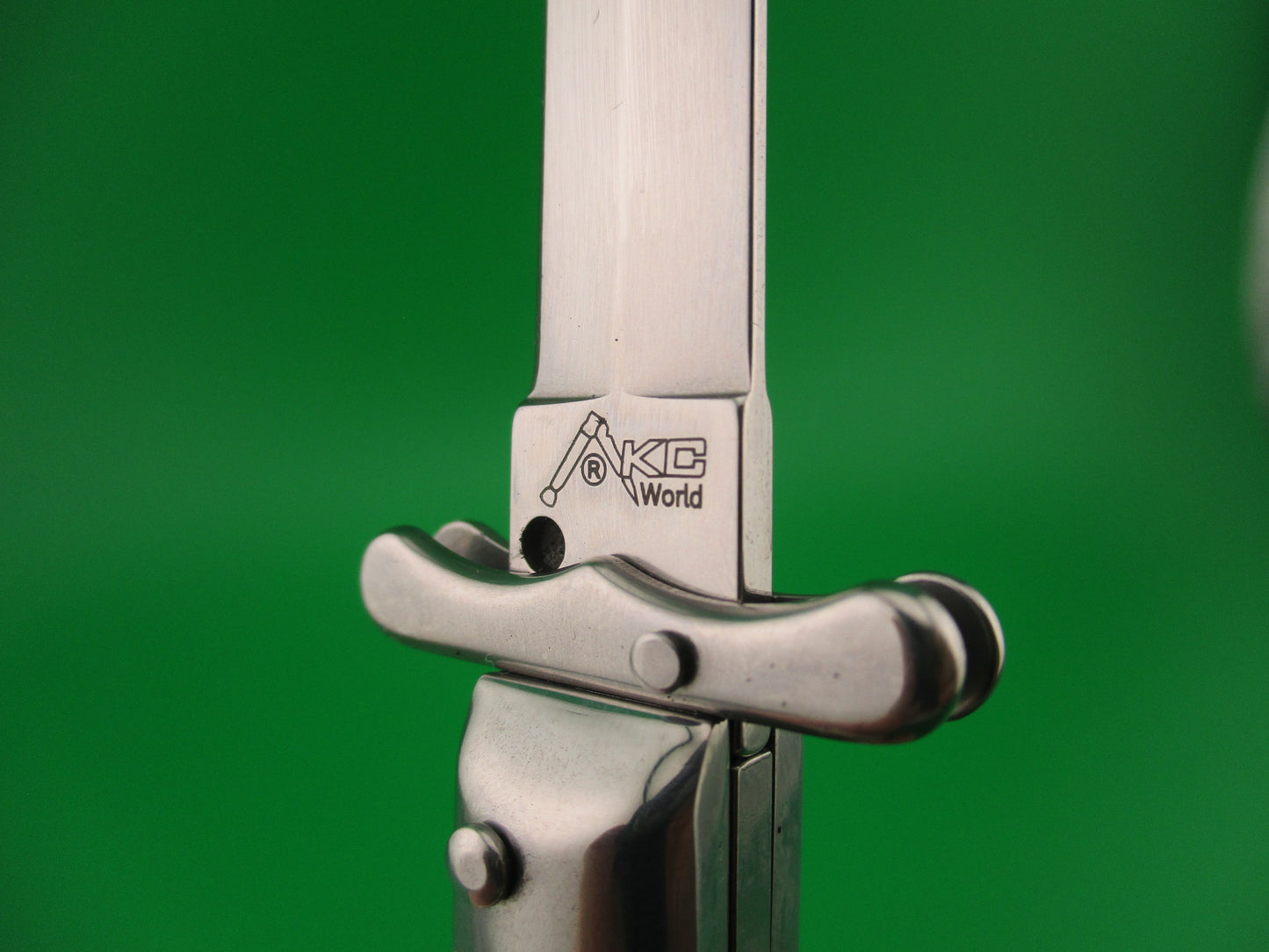 AKC World 19cm Italian Style Medici Ivory Swing guard automatic knife new in box