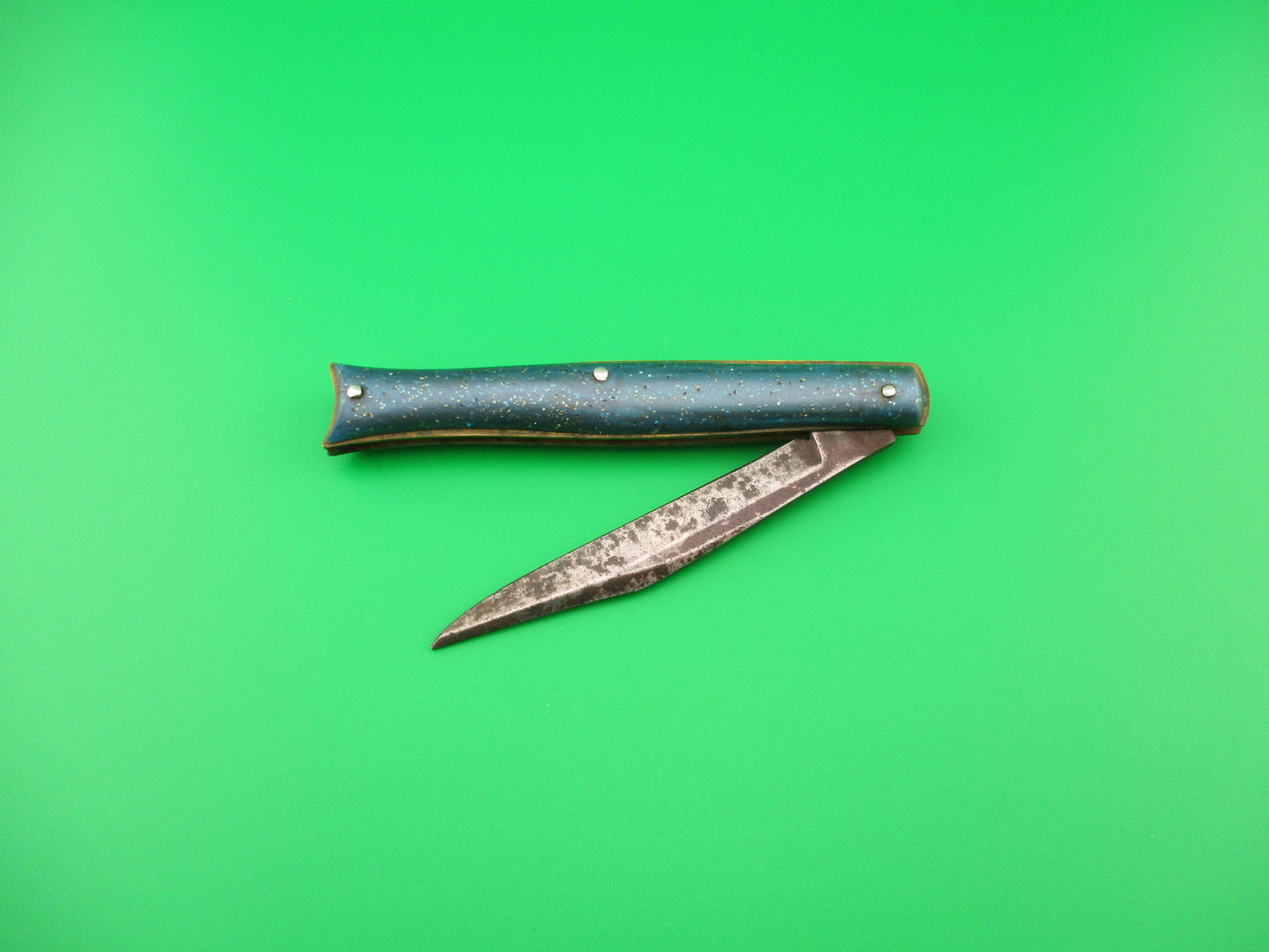 Edgemaster Fishtail Blue Sparkle vintage switchblade knife model 301