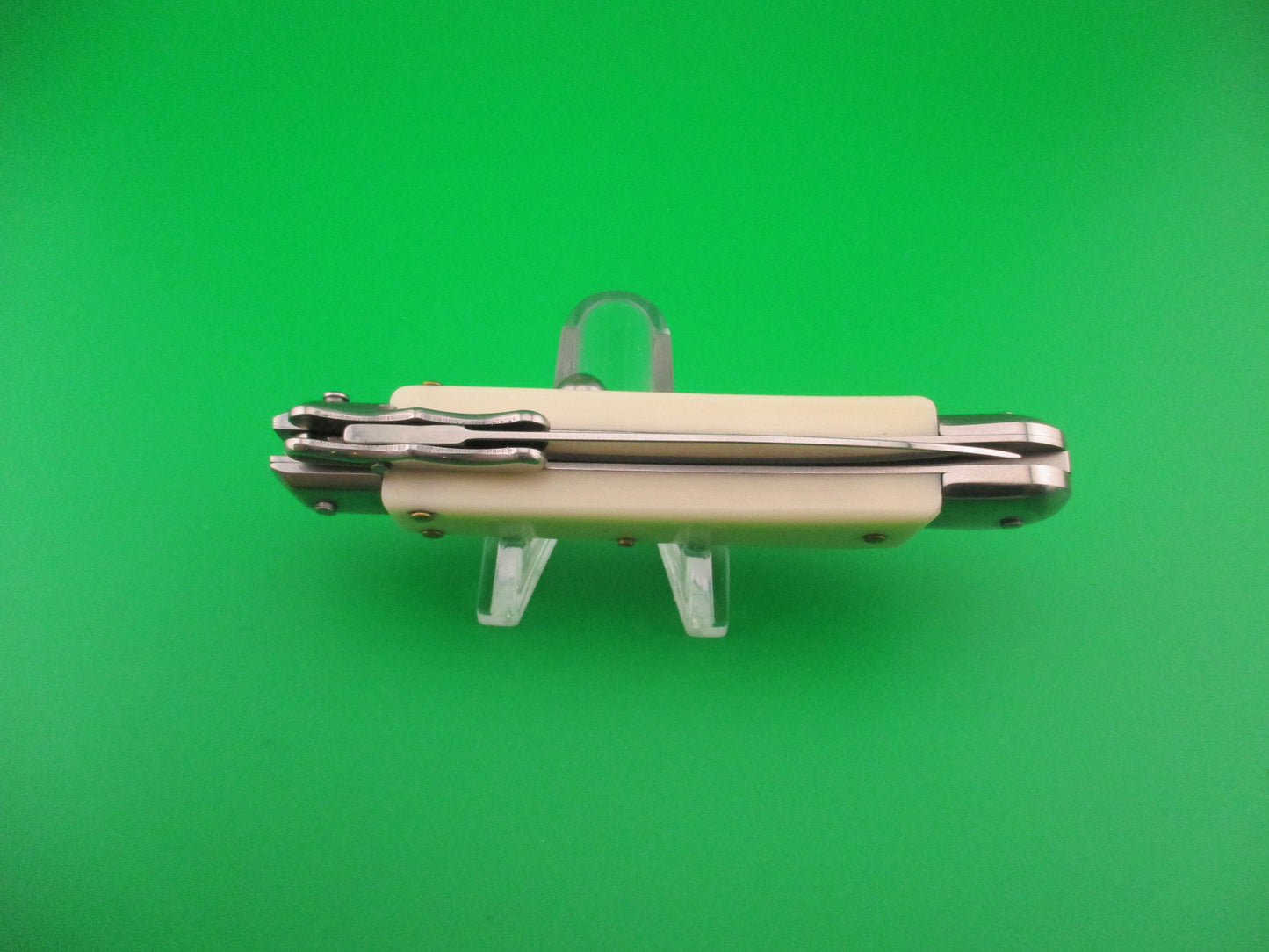 AKC World 19cm Italian Style Medici Ivory Swing guard automatic knife new in box