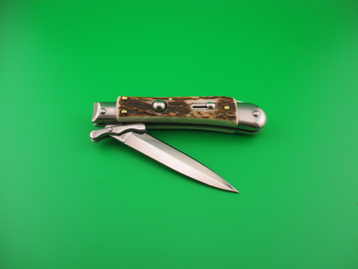 AKC World 19cm Italian Style Medici Stag Swing guard automatic knife new in box