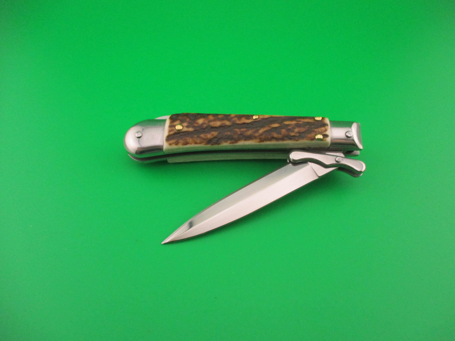AKC World 19cm Italian Style Medici Stag Swing guard automatic knife new in box