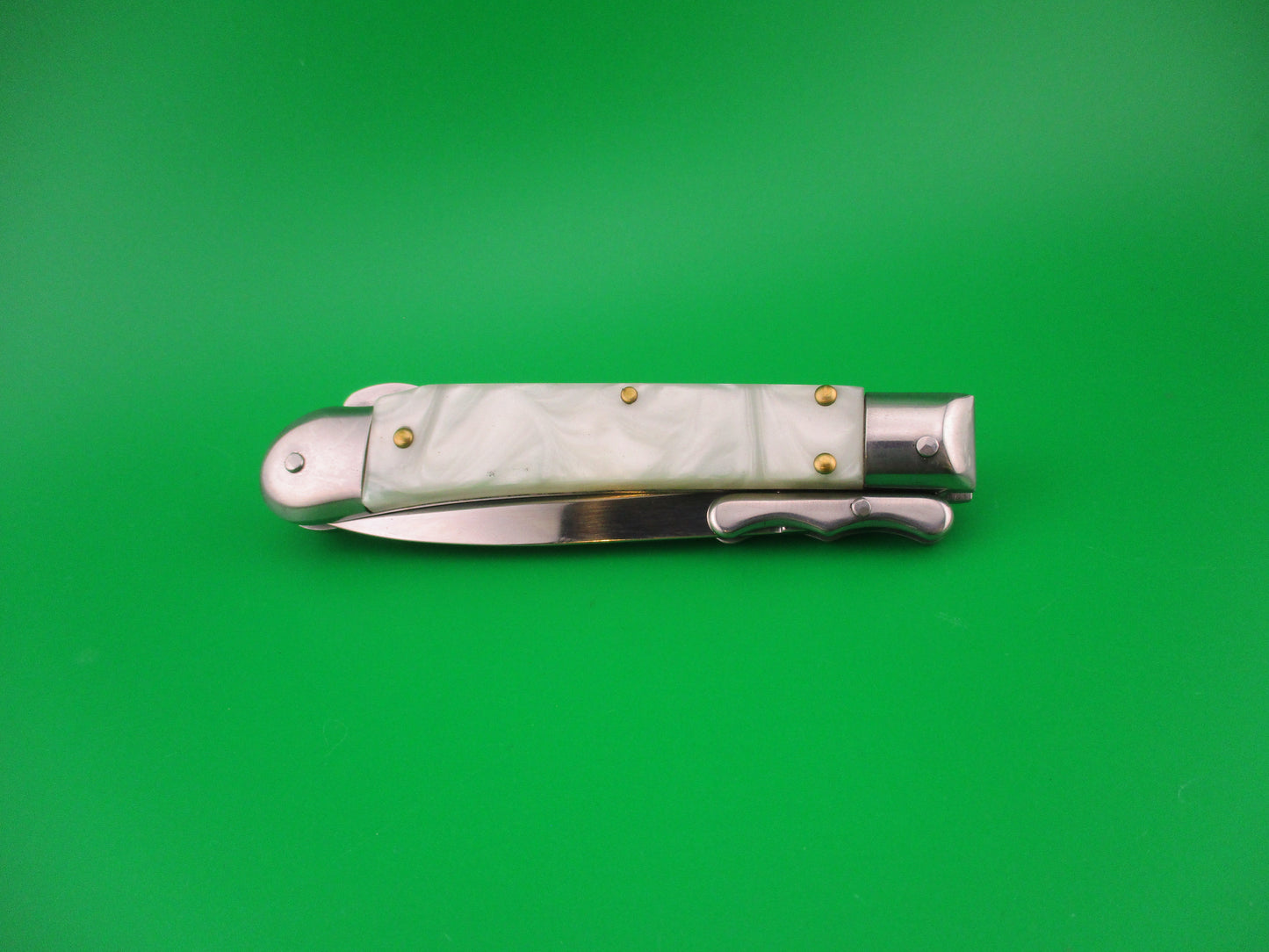 AKC World 19cm Italian Style Medici Pearlex Swing guard automatic knife new in box