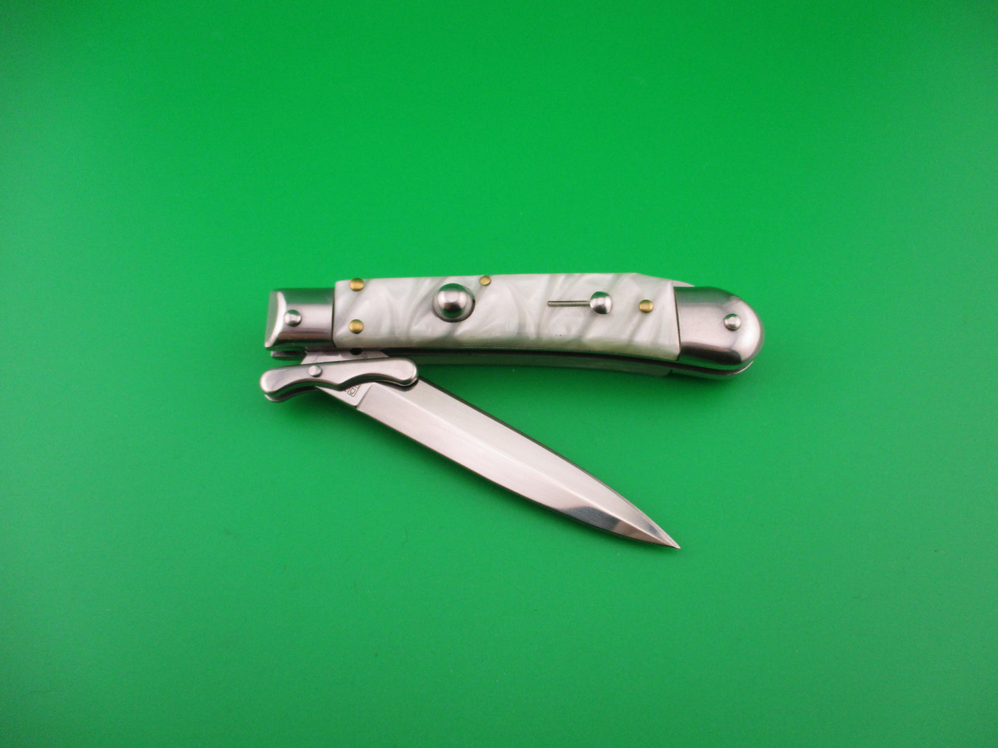 AKC World 19cm Italian Style Medici Pearlex Swing guard automatic knife new in box