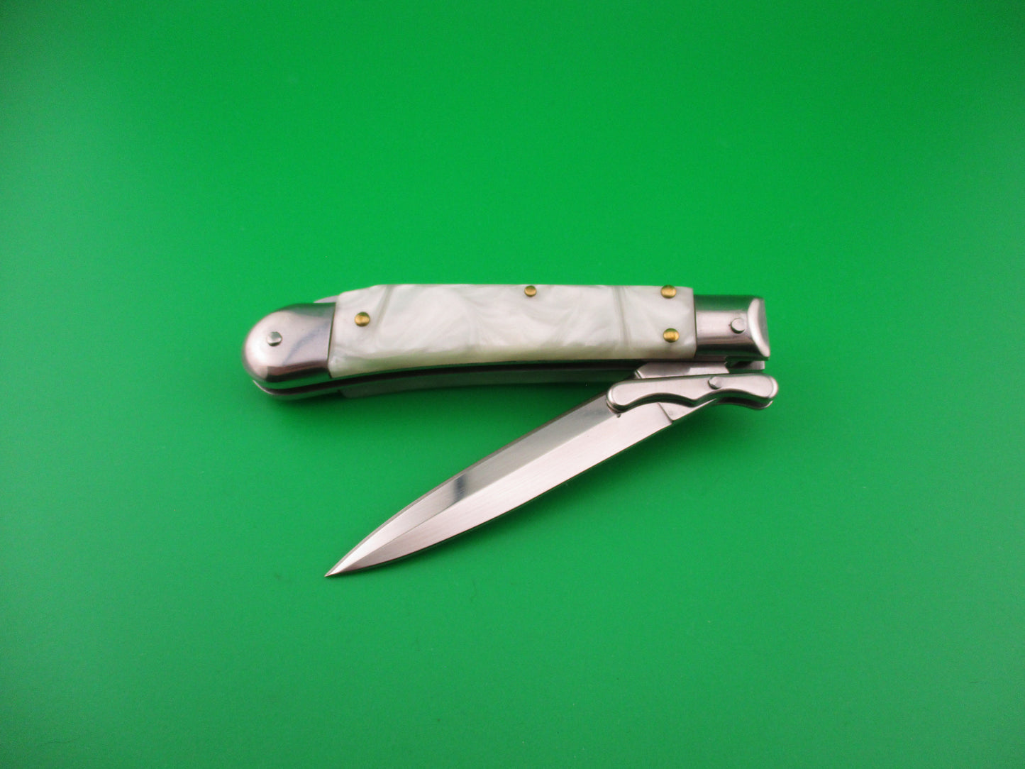 AKC World 19cm Italian Style Medici Pearlex Swing guard automatic knife new in box