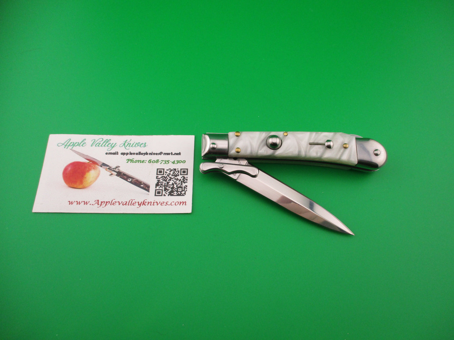AKC World 19cm Italian Style Medici Pearlex Swing guard automatic knife new in box