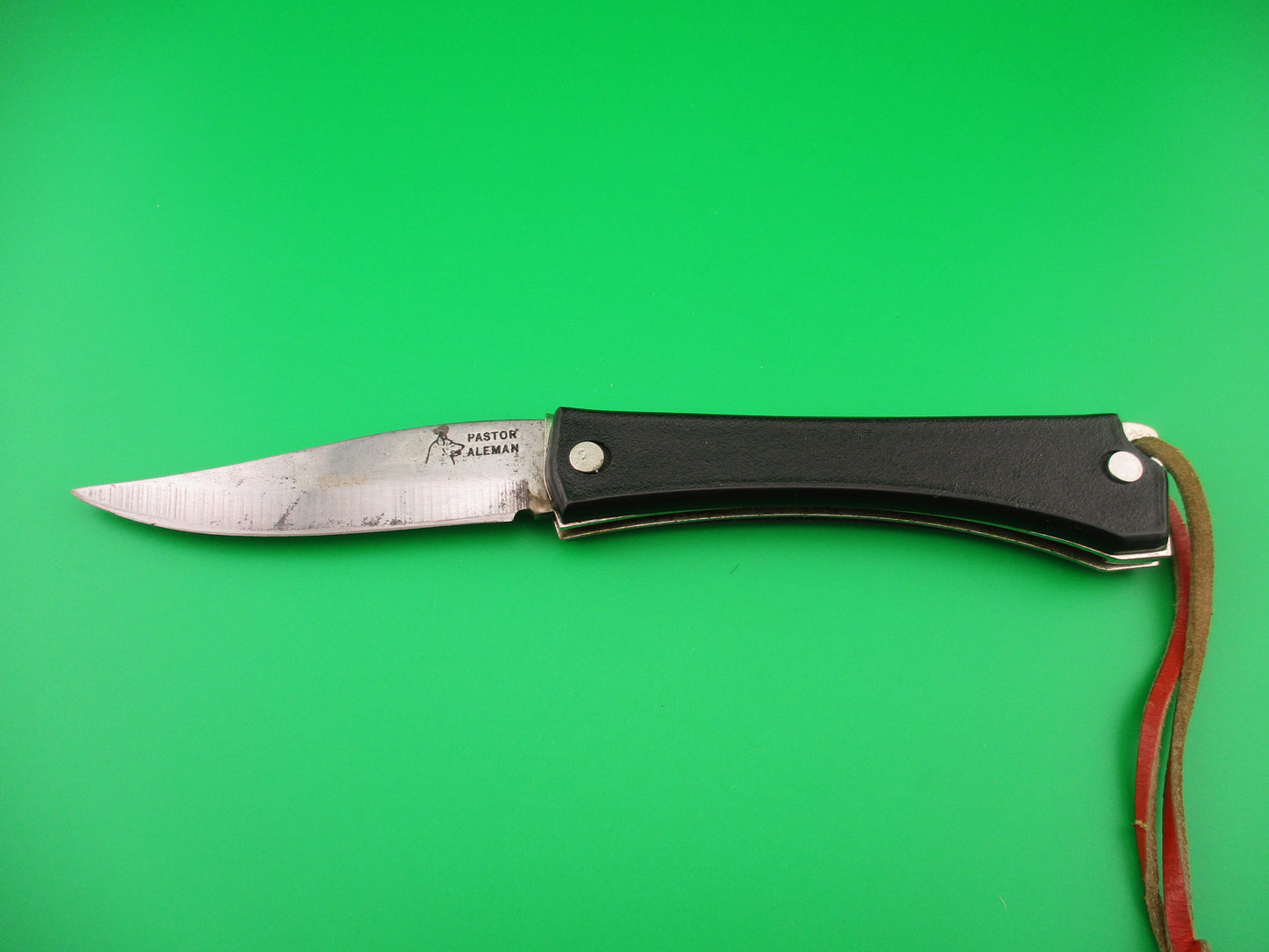PASTOR ALEMAN 20cm Black Cord pull Coil Spring vintage automatic knife
