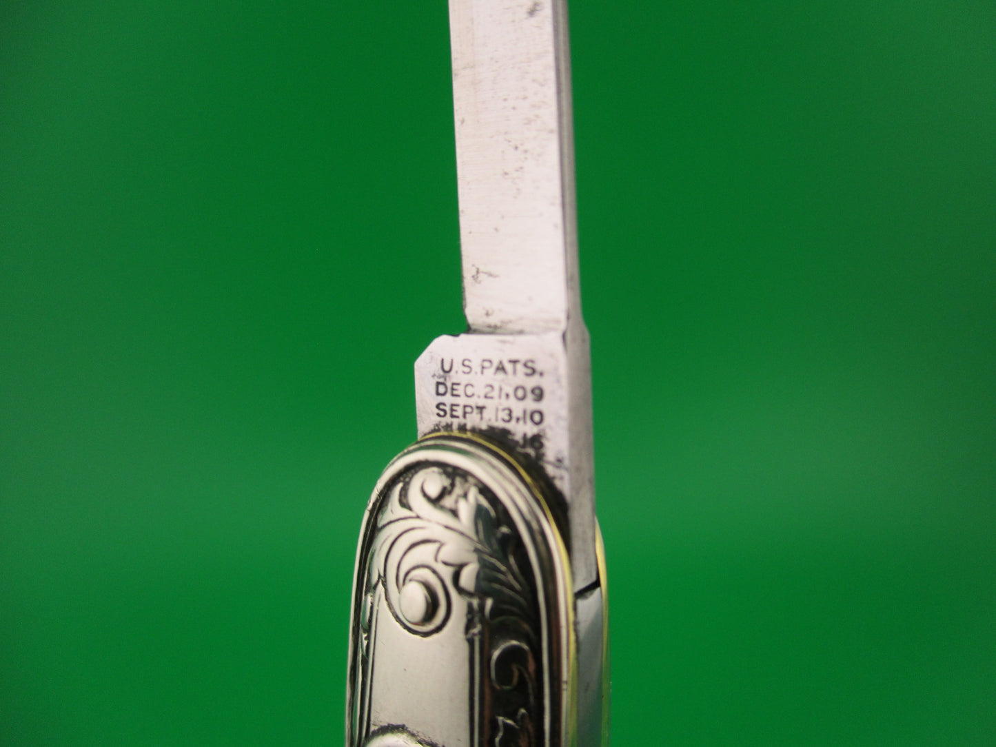 SCHRADE CUT CO Medium 7409GSil double German Silver Deluxe Scroll switchblade knife