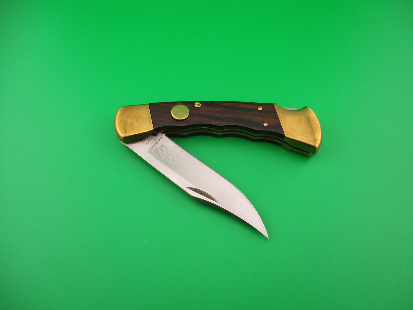BUCK 110 USA Cumberland Mountain converted SA Round button Wood & Brass automatic knife