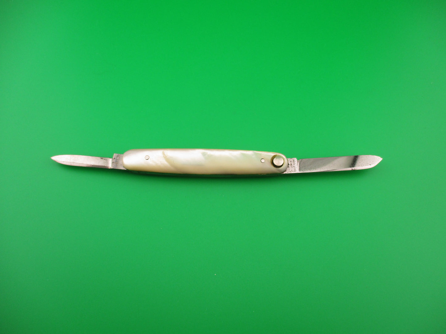 Press Button Knife Co medium double MOP pattern 105 antique switchblade knife