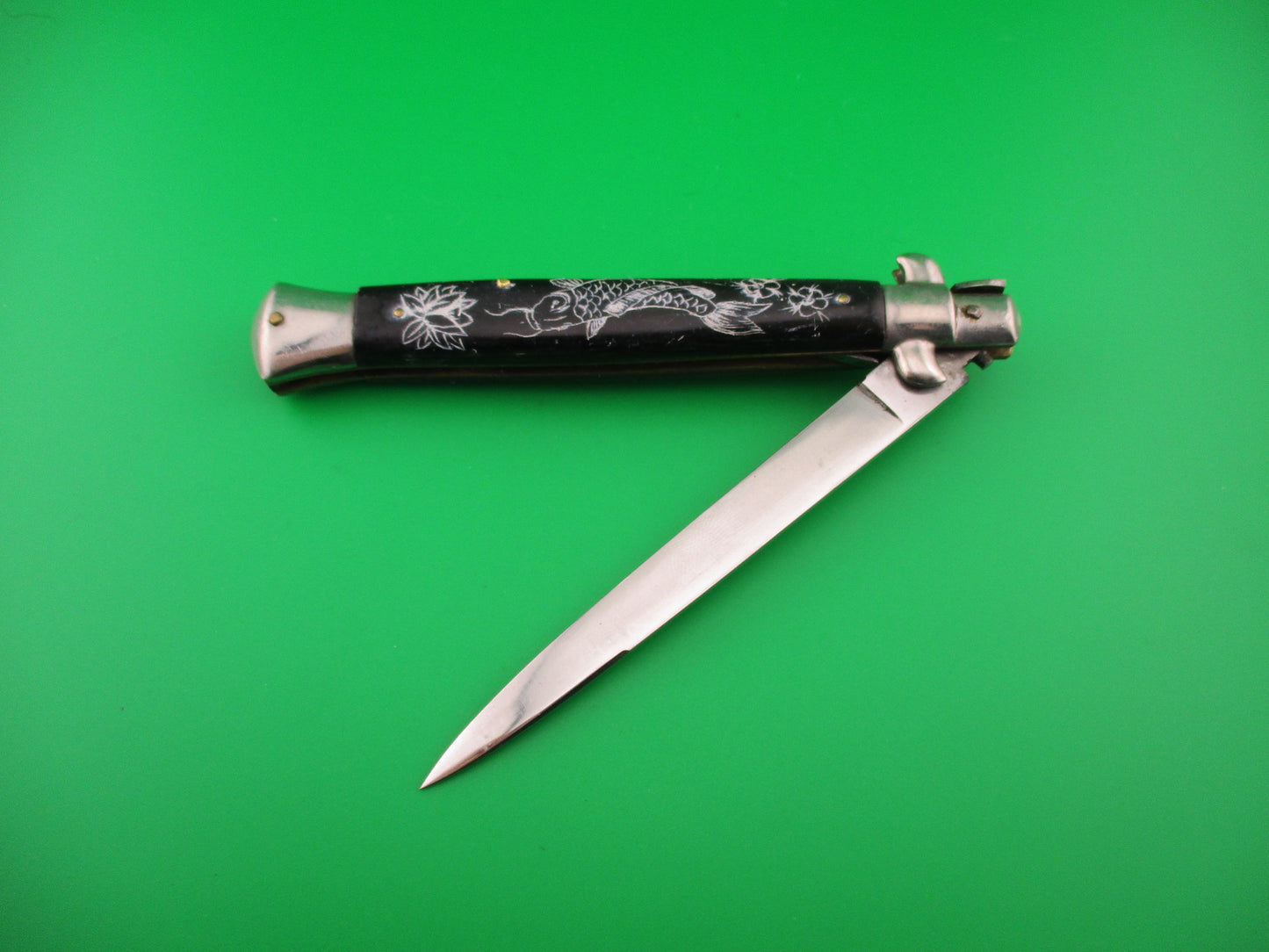 Rostfrei R-V 28cm Italian Stiletto Black Scrimshaw Koi Lotus blossoms automatic knife