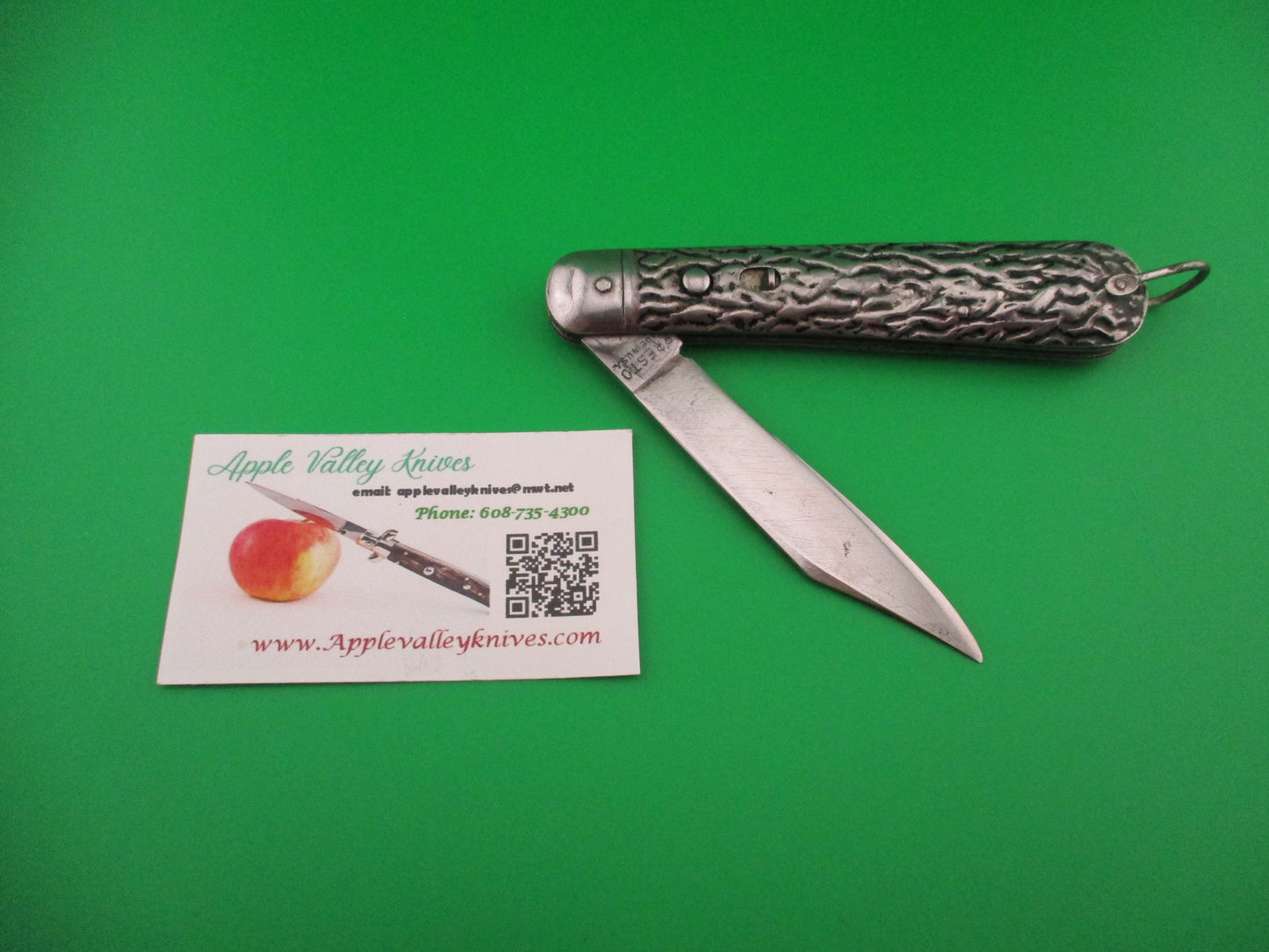 Presto MADE IN USA Vintage Paratrooper style Hunter Metal switchblade w lanyard