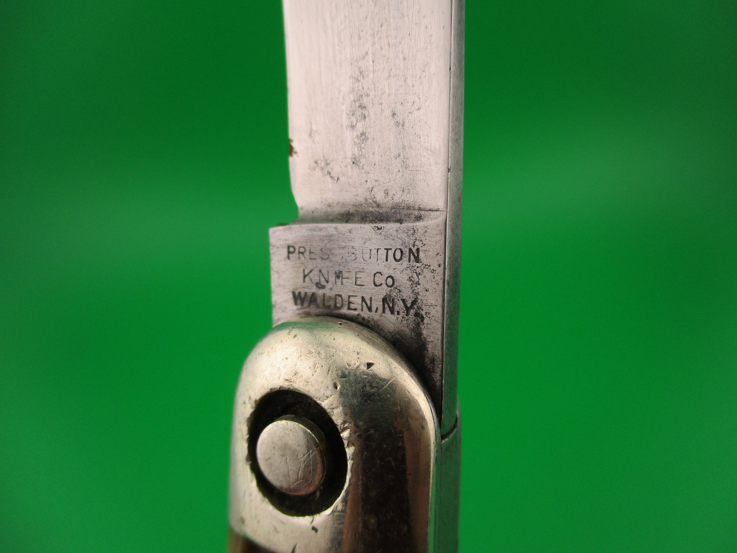 Press Button Knife Co #1000 INVINCIBLE antique switchblade knife